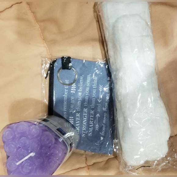 LED Rose Candle, Headband & Keychain Bundle - Picture 2 of 11